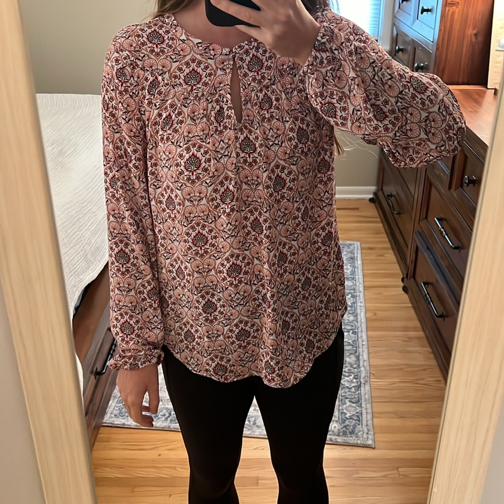 Super cute patterned Loft blouse